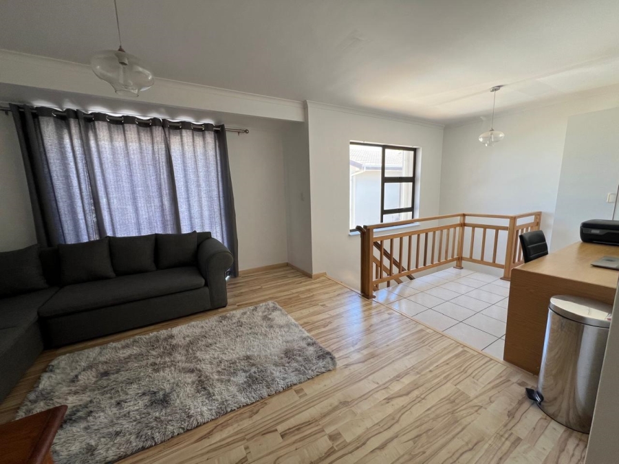 To Let 5 Bedroom Property for Rent in Table View Western Cape